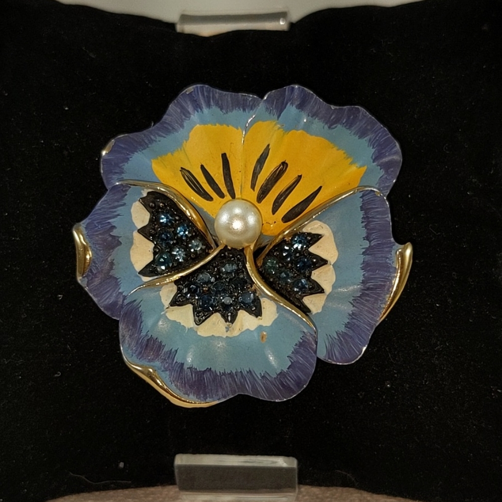 🇨🇦 Vintage Artisan Pansy Brooch